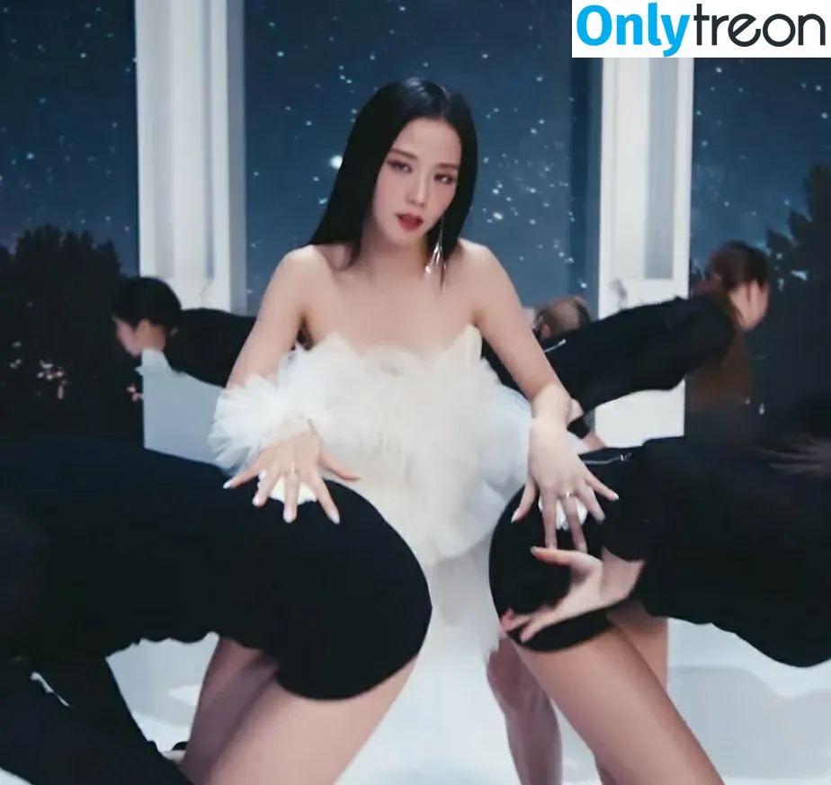 Jisoo nude photo #0283 (BLACKPINK / qenshizu / sooyaaa__)