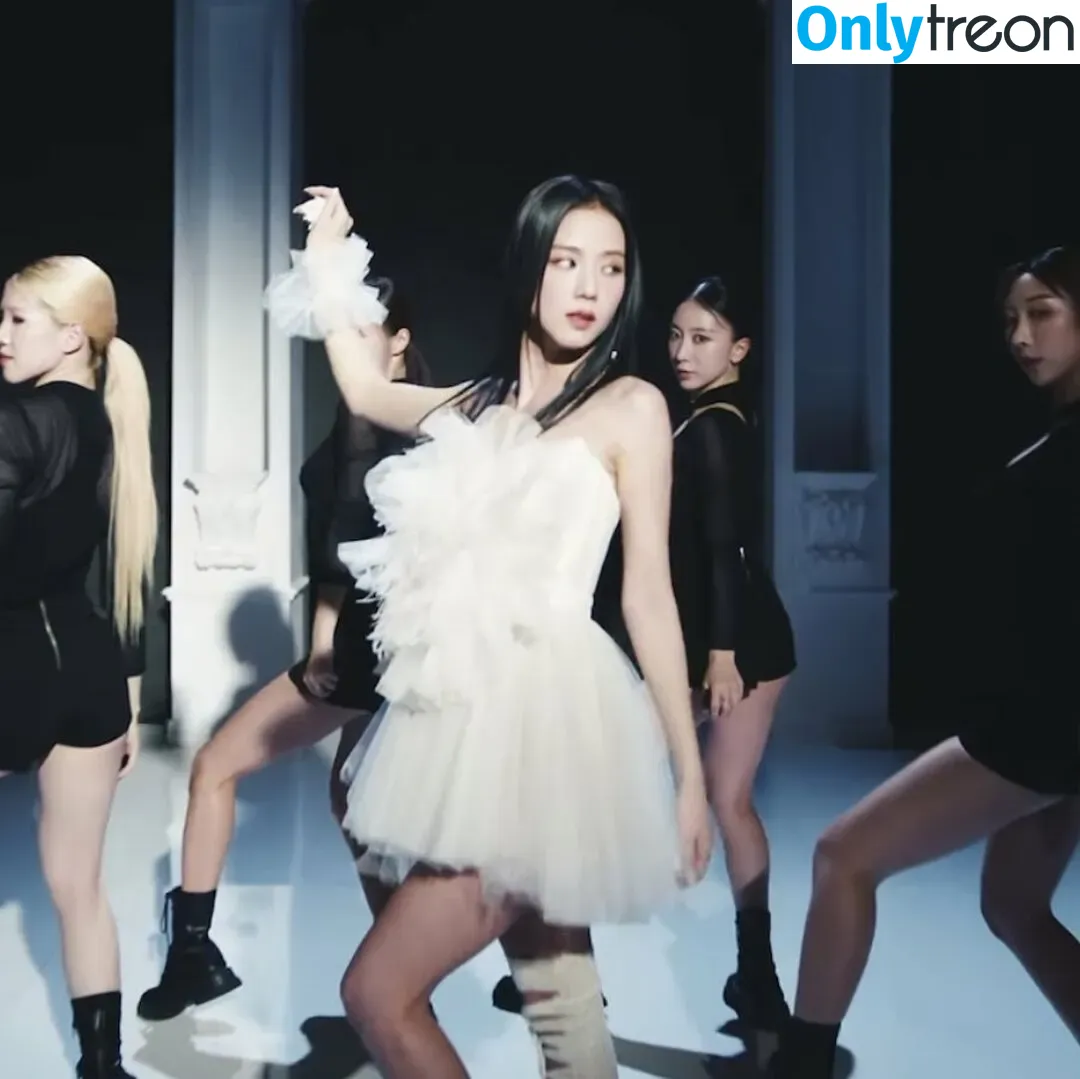 Jisoo nude photo #0285 (BLACKPINK / qenshizu / sooyaaa__)