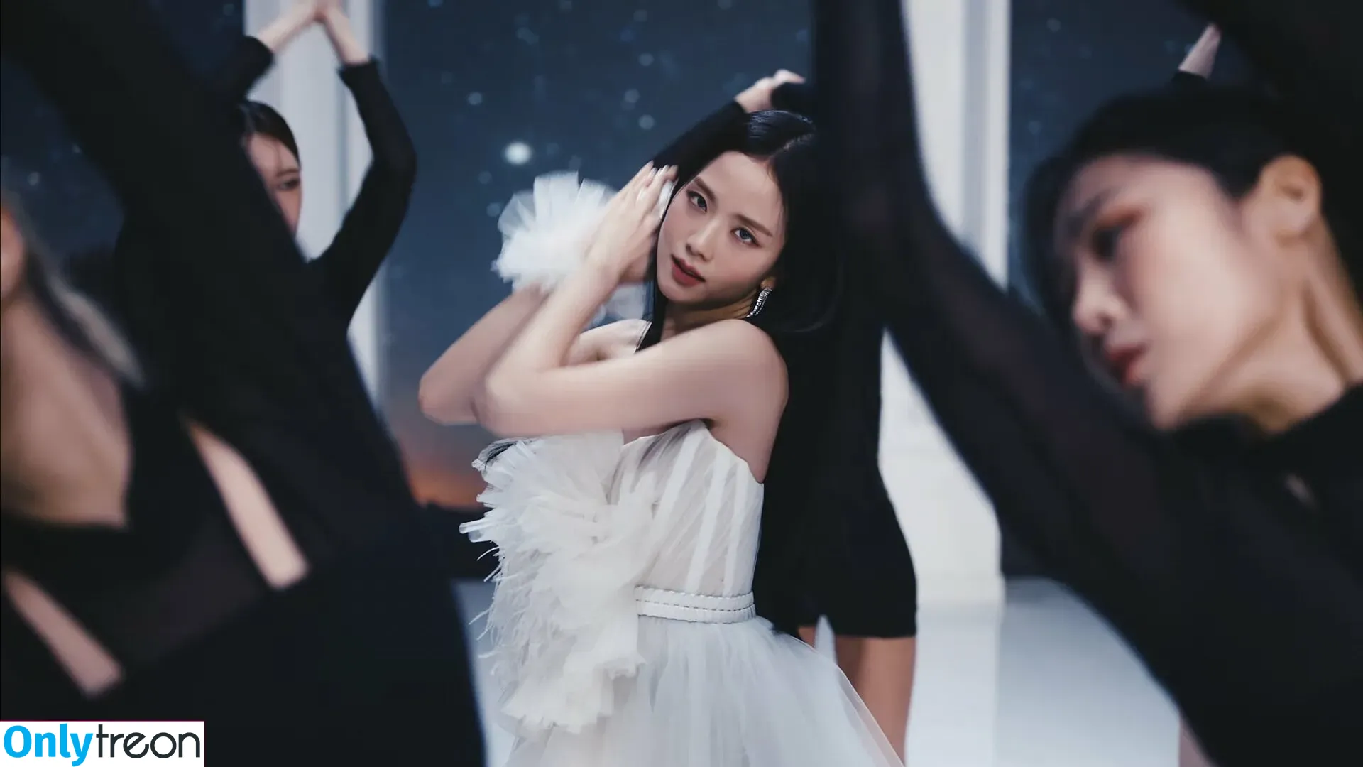 Jisoo nude photo #0291 (BLACKPINK / qenshizu / sooyaaa__)