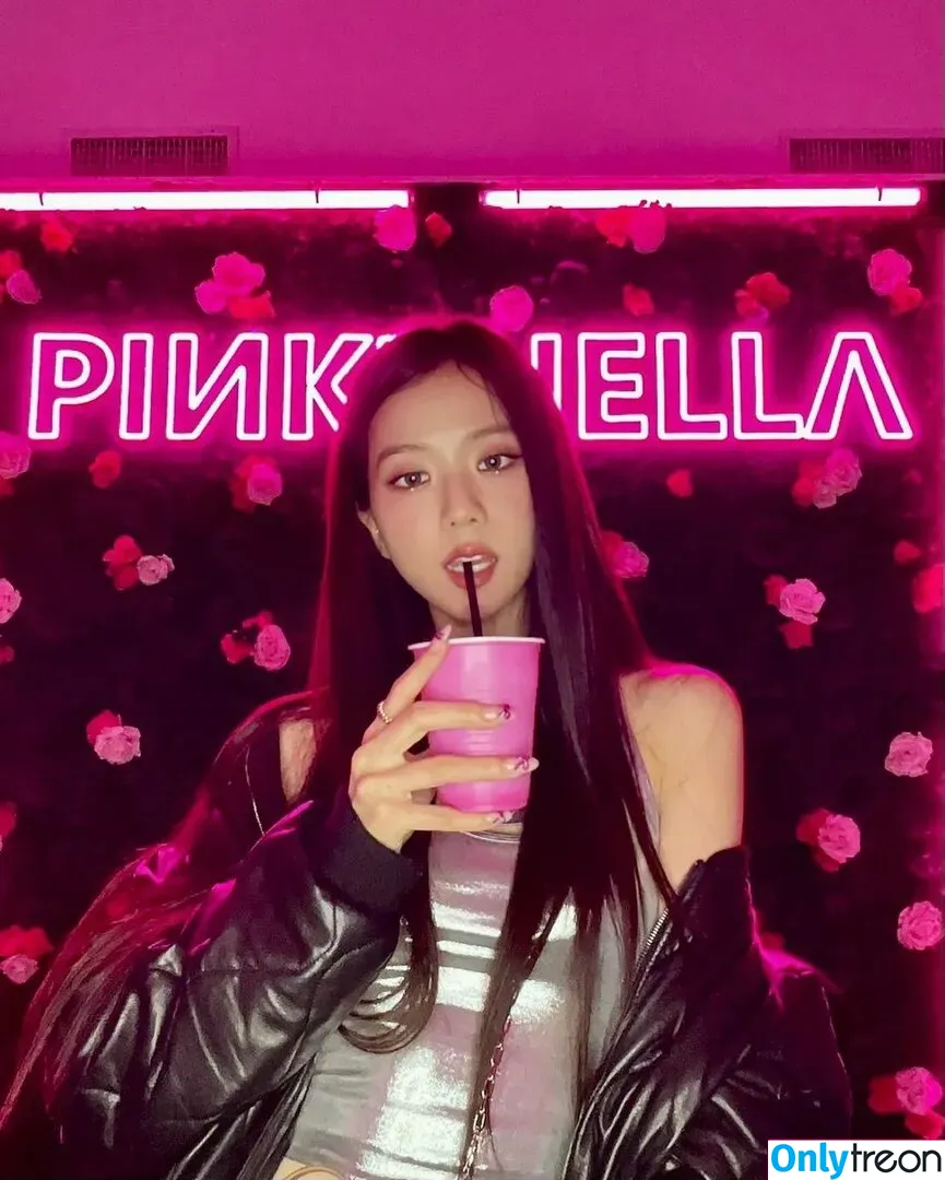 Jisoo nude photo #0298 (BLACKPINK / qenshizu / sooyaaa__)