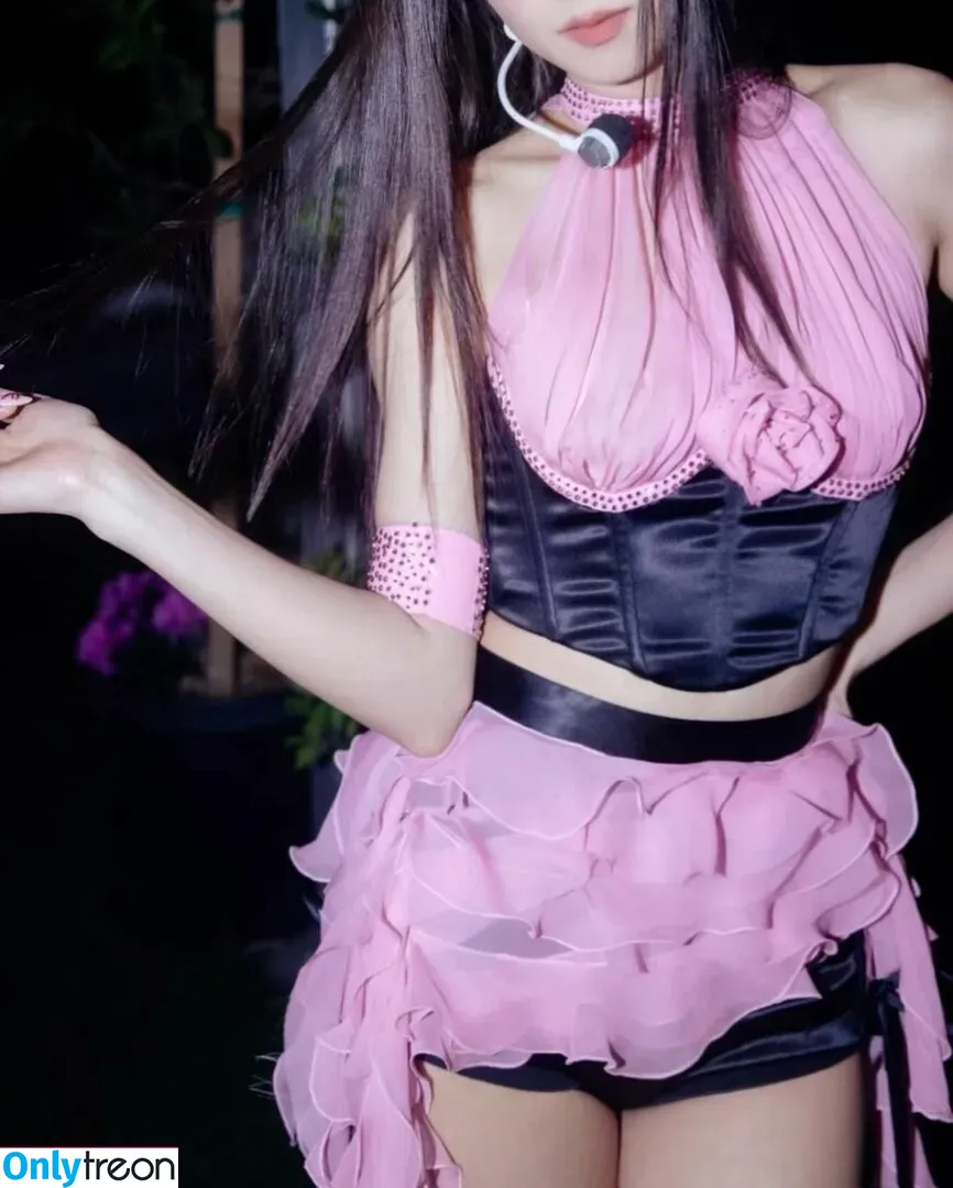 Jisoo nude photo #0302 (BLACKPINK / qenshizu / sooyaaa__)