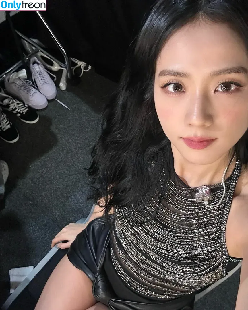 Jisoo nude photo #0308 (BLACKPINK / qenshizu / sooyaaa__)