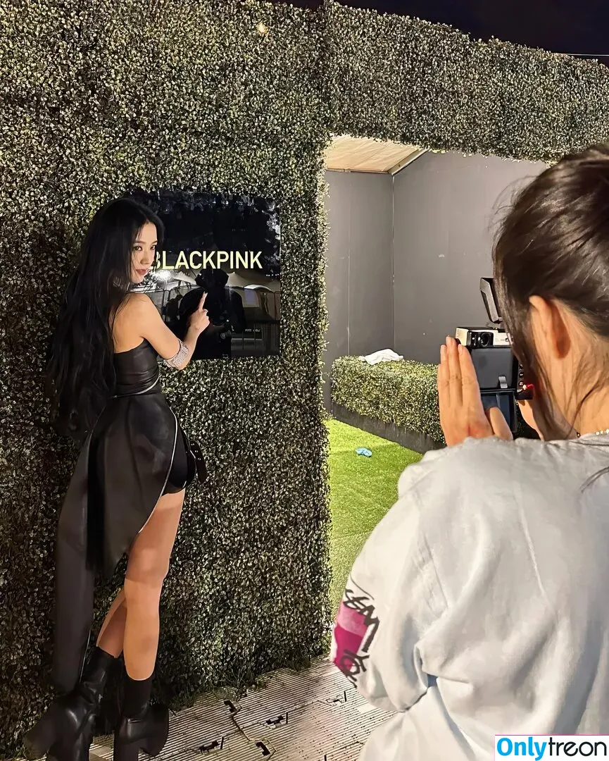 Jisoo nude photo #0315 (BLACKPINK / qenshizu / sooyaaa__)