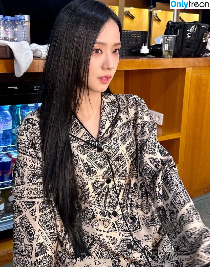 Jisoo nude photo #0323 (BLACKPINK / qenshizu / sooyaaa__)
