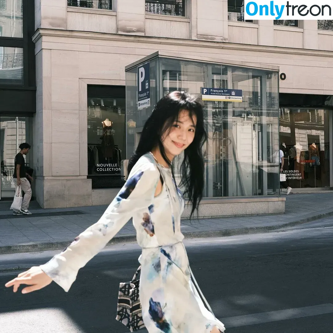 Jisoo nude photo #0327 (BLACKPINK / qenshizu / sooyaaa__)