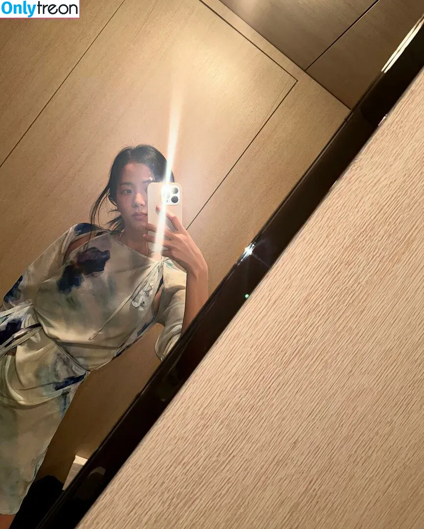Jisoo nude photo #0329 (BLACKPINK / qenshizu / sooyaaa__)