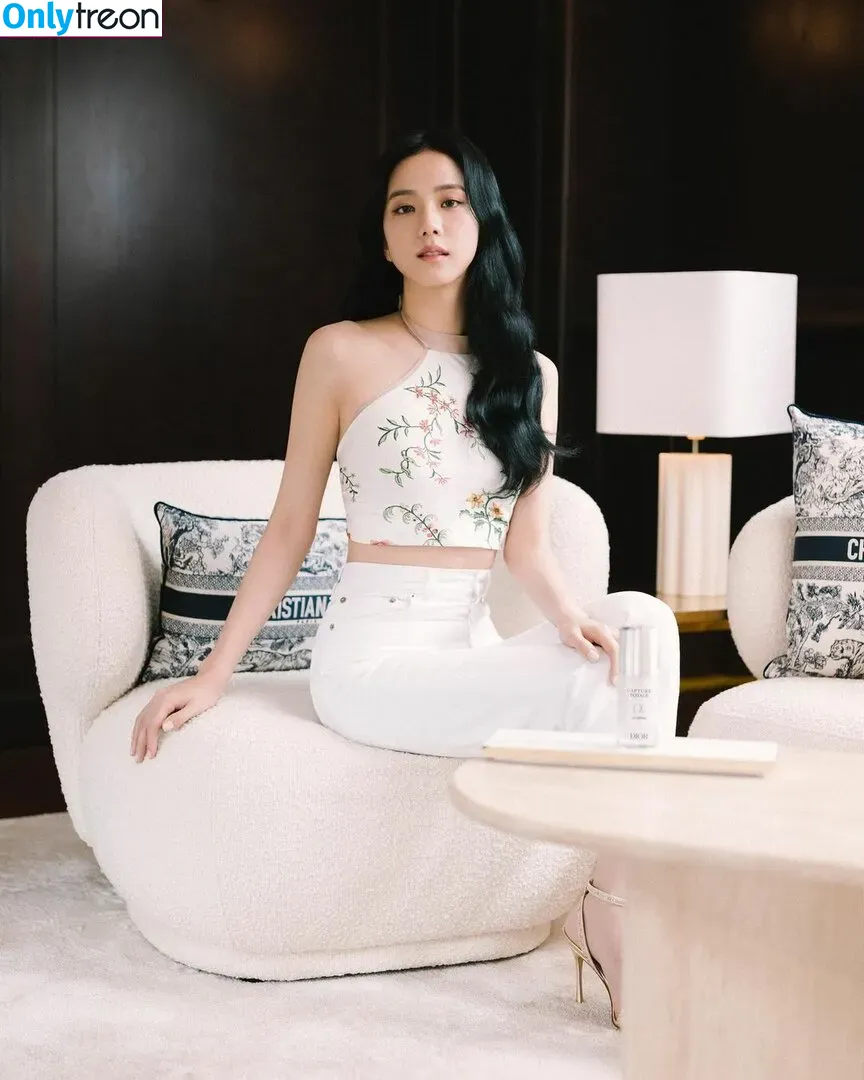 Jisoo nude photo #0348 (BLACKPINK / qenshizu / sooyaaa__)