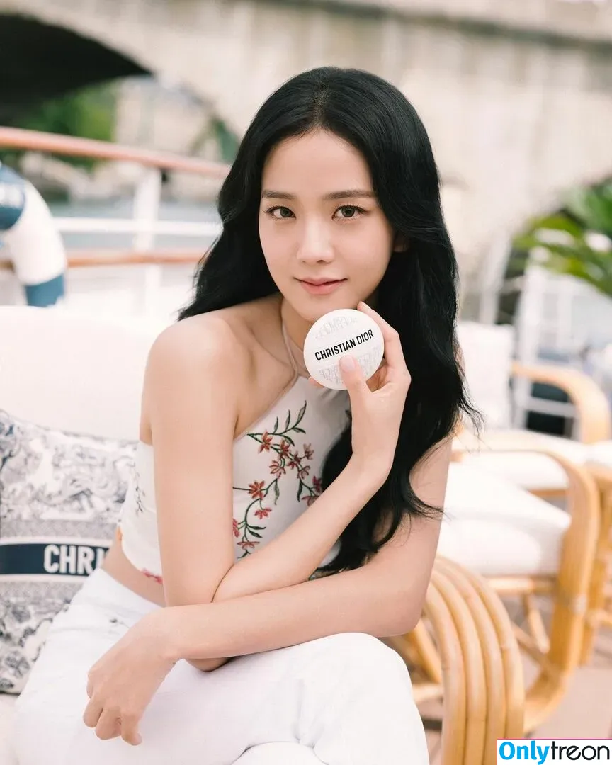 Jisoo nude photo #0349 (BLACKPINK / qenshizu / sooyaaa__)