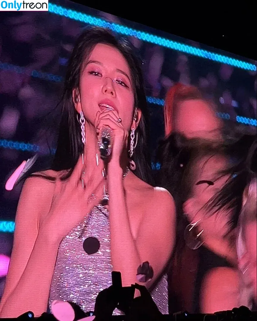 Jisoo nude photo #0355 (BLACKPINK / qenshizu / sooyaaa__)