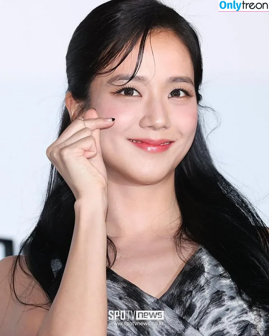Jisoo nude photo #0374 (BLACKPINK / qenshizu / sooyaaa__)