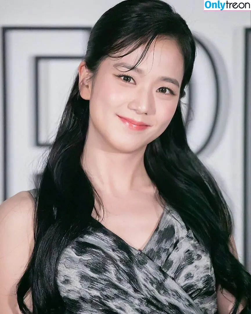 Jisoo nude photo #0377 (BLACKPINK / qenshizu / sooyaaa__)