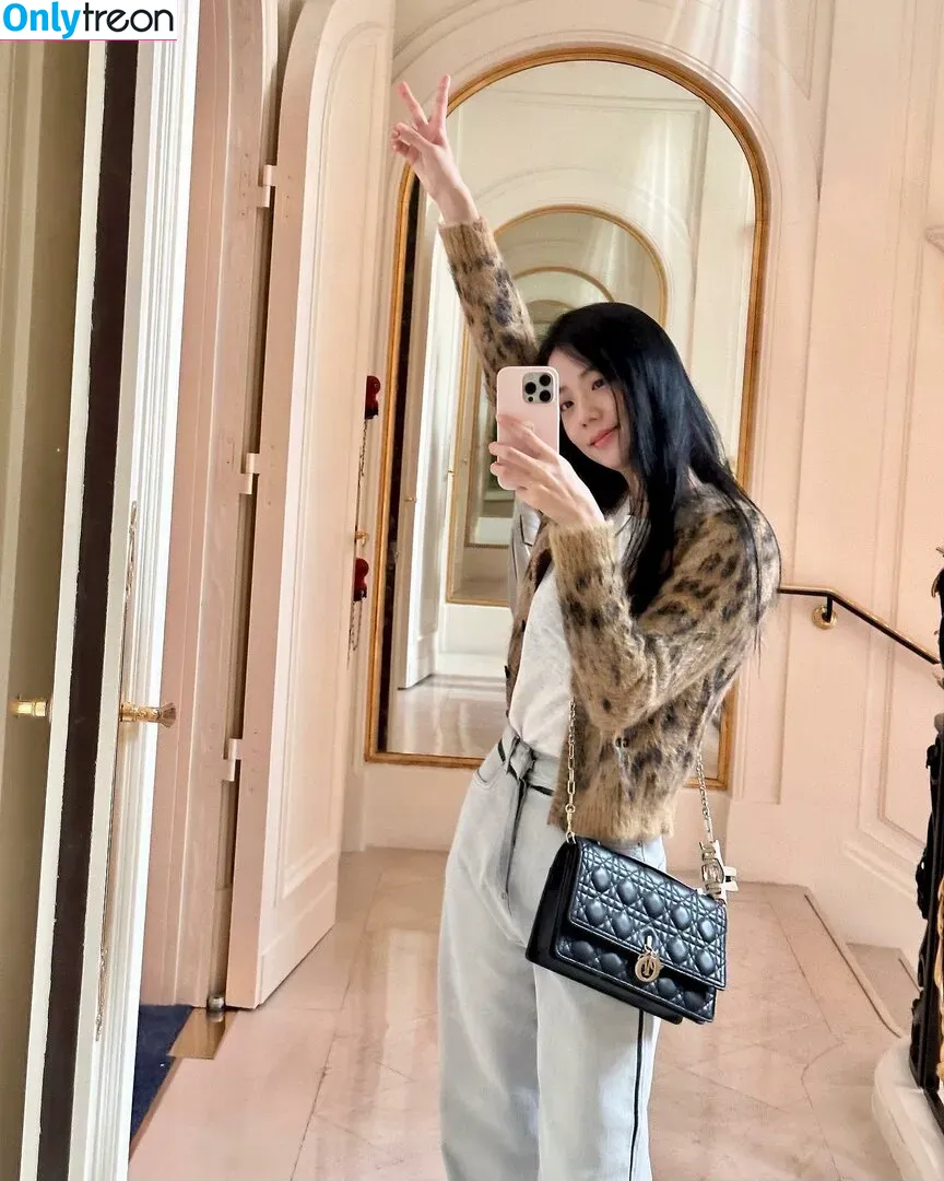 Jisoo nude photo #0378 (BLACKPINK / qenshizu / sooyaaa__)