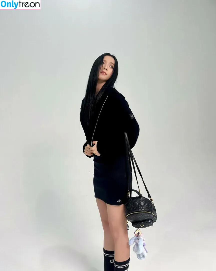 Jisoo nude photo #0383 (BLACKPINK / qenshizu / sooyaaa__)