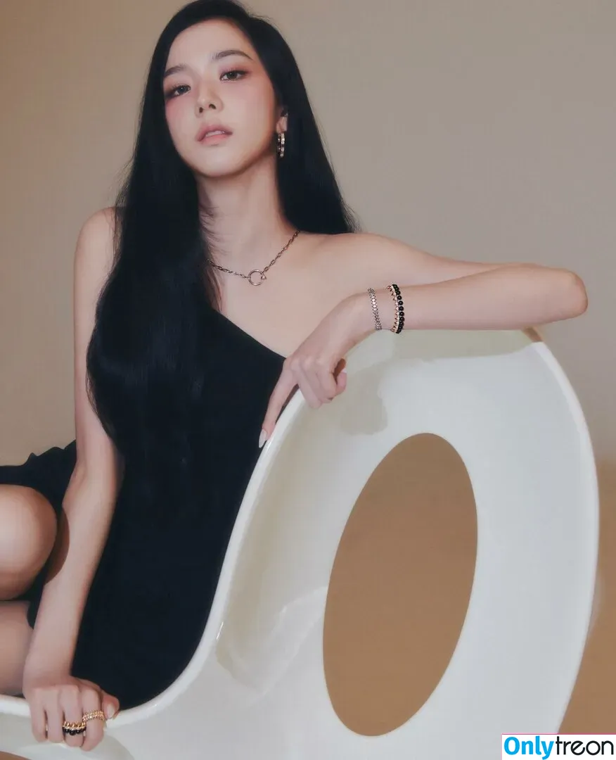 Jisoo nude photo #0389 (BLACKPINK / qenshizu / sooyaaa__)