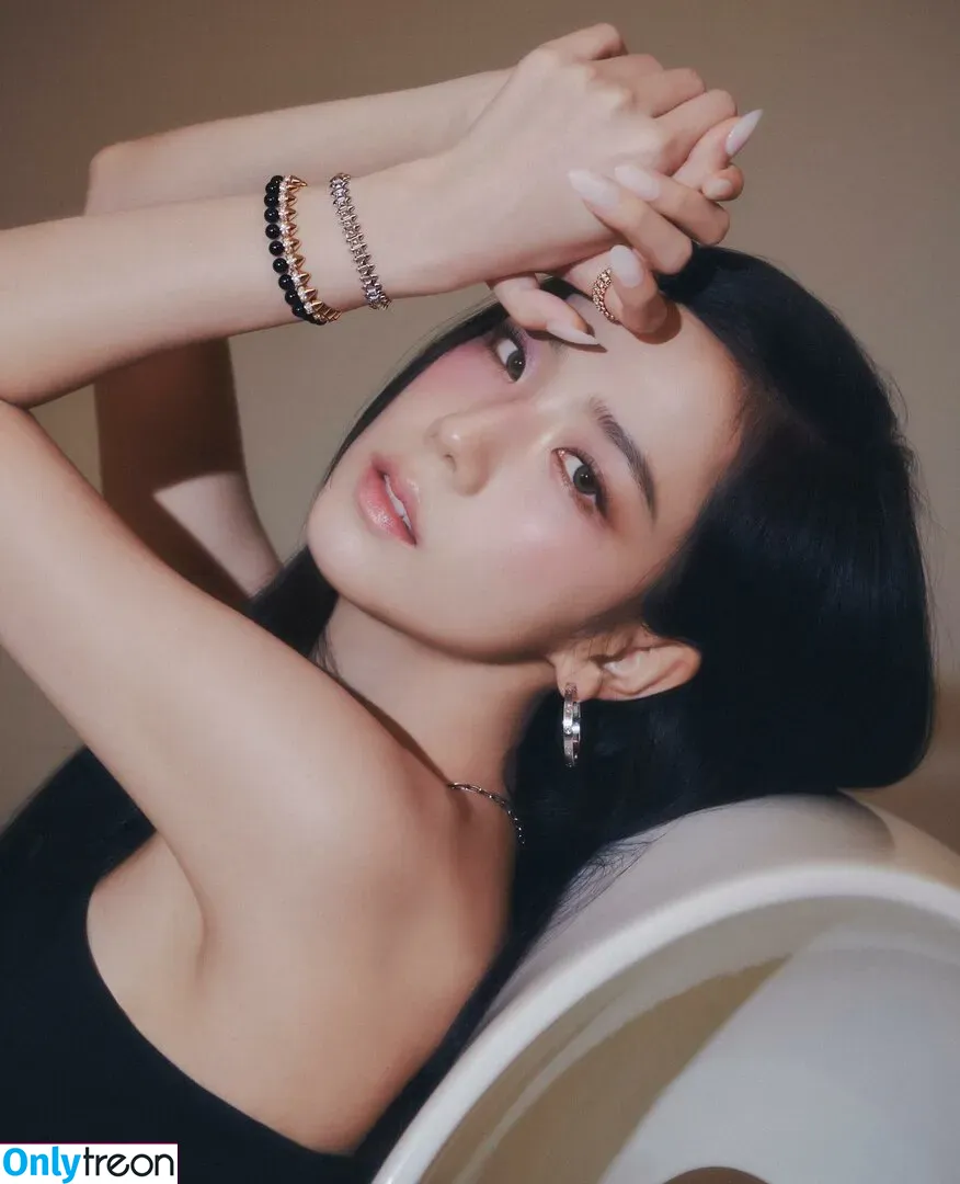 Jisoo nude photo #0396 (BLACKPINK / qenshizu / sooyaaa__)