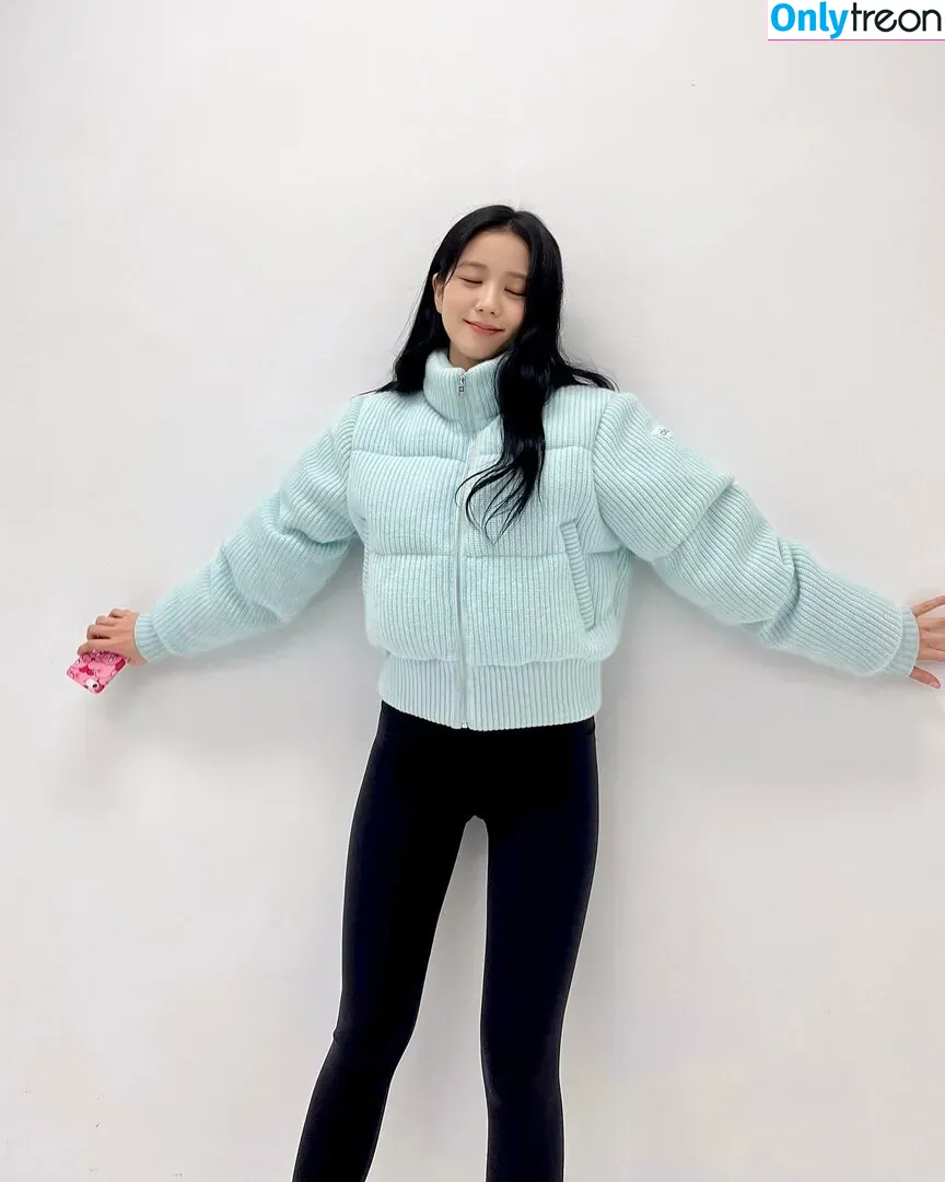Jisoo nude photo #0404 (BLACKPINK / qenshizu / sooyaaa__)