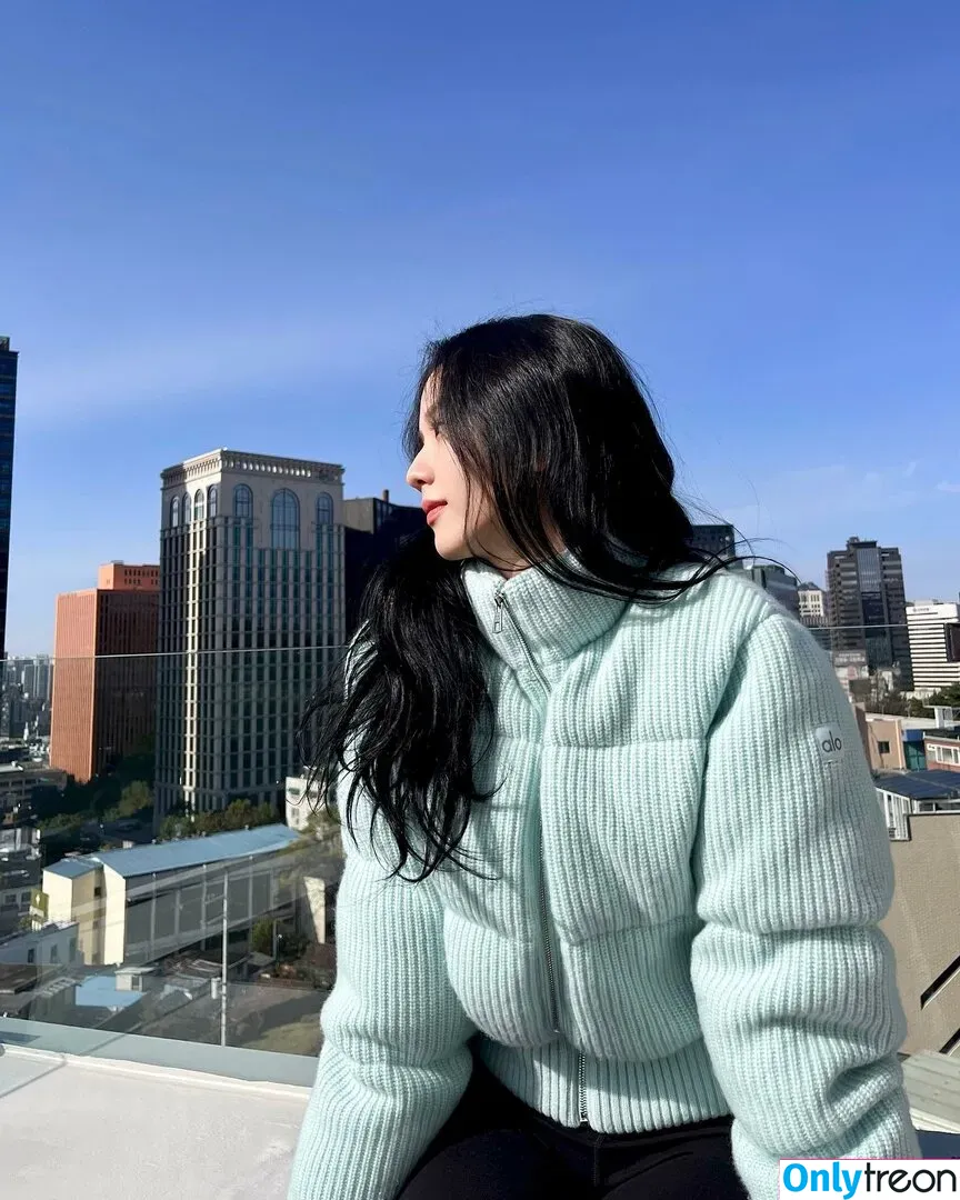 Jisoo nude photo #0406 (BLACKPINK / qenshizu / sooyaaa__)
