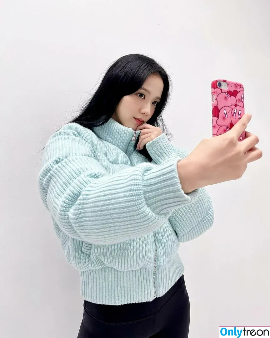 Jisoo nude photo #0408 (BLACKPINK / qenshizu / sooyaaa__)
