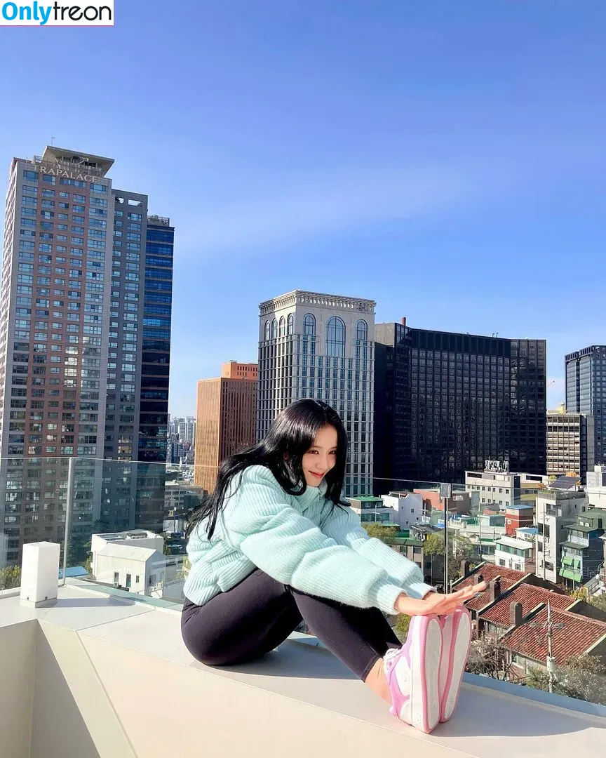 Jisoo nude photo #0410 (BLACKPINK / qenshizu / sooyaaa__)