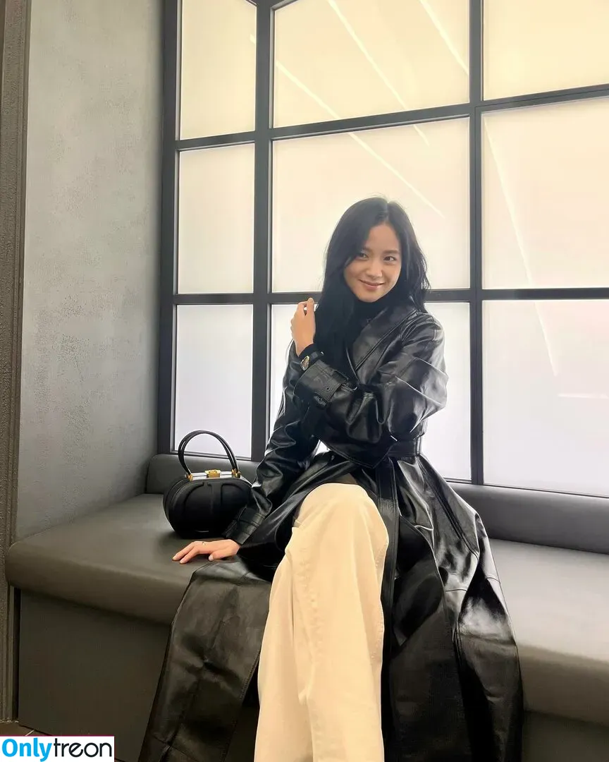 Jisoo nude photo #0419 (BLACKPINK / qenshizu / sooyaaa__)