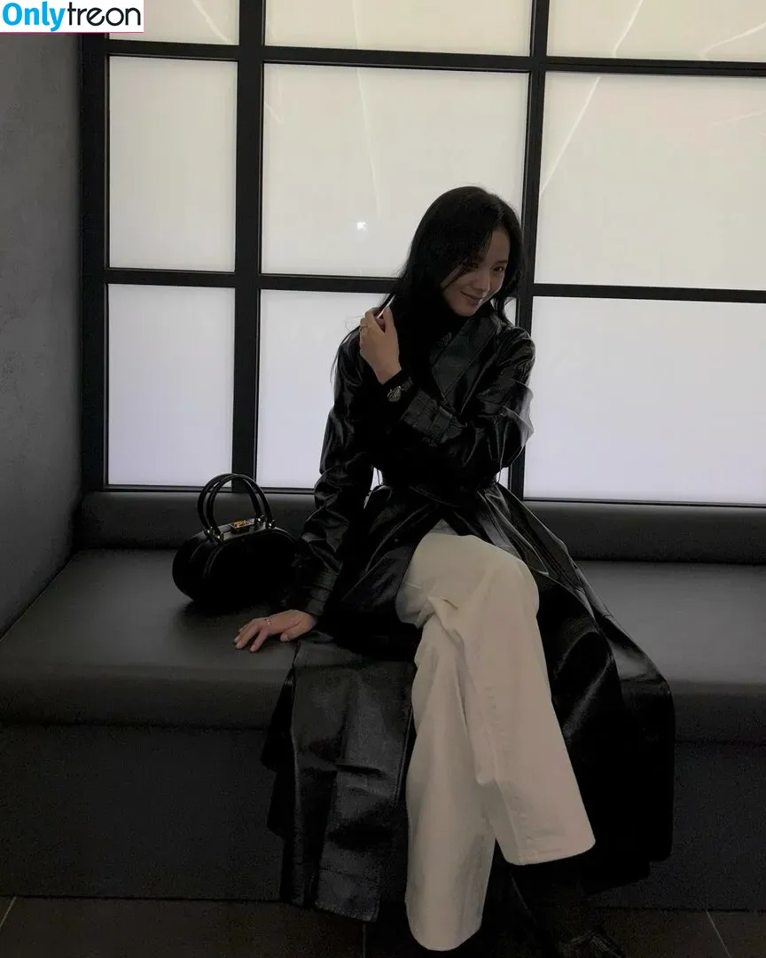 Jisoo nude photo #0420 (BLACKPINK / qenshizu / sooyaaa__)