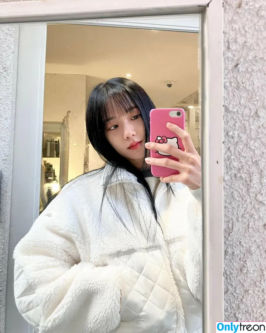 Jisoo nude photo #0424 (BLACKPINK / qenshizu / sooyaaa__)