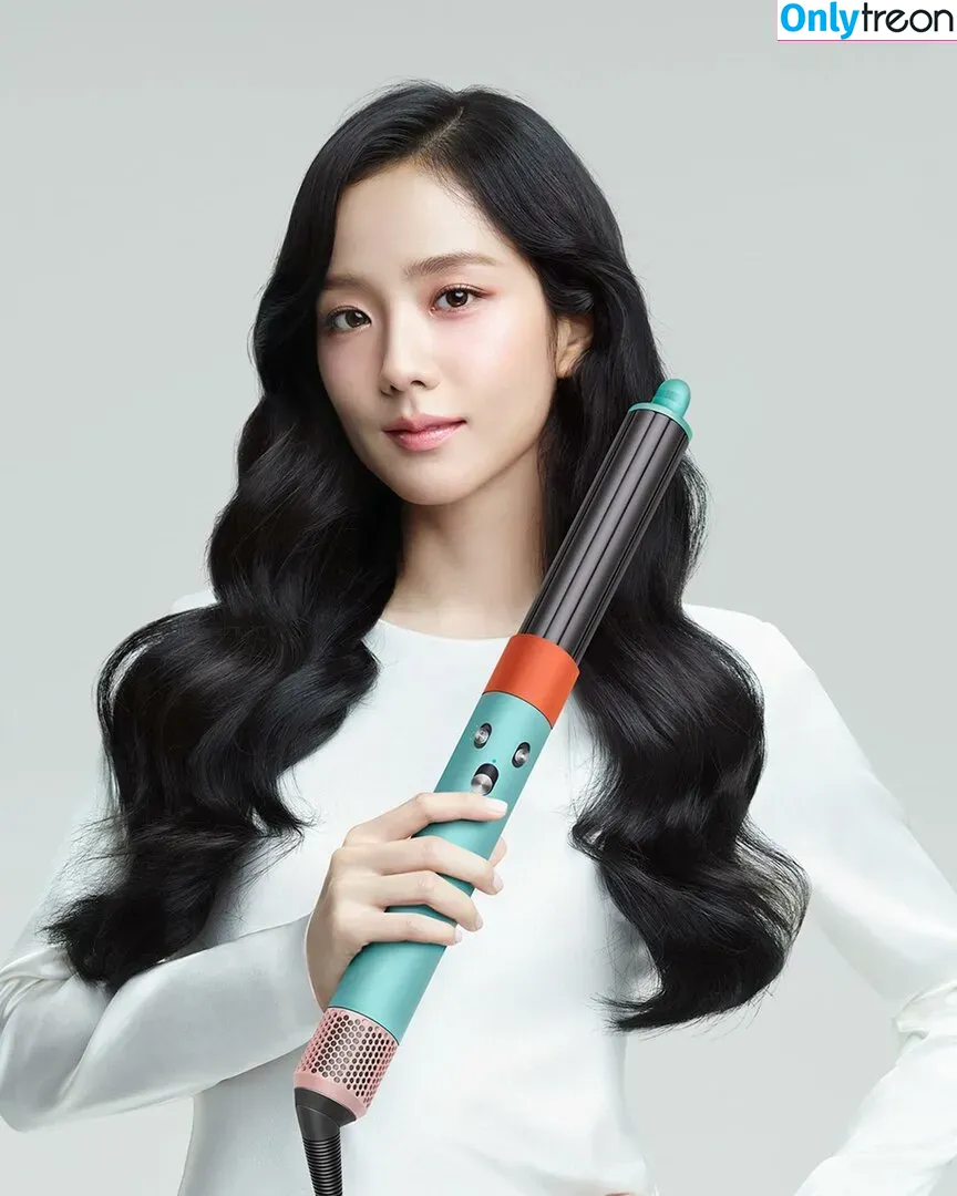 Jisoo nude photo #0429 (BLACKPINK / qenshizu / sooyaaa__)
