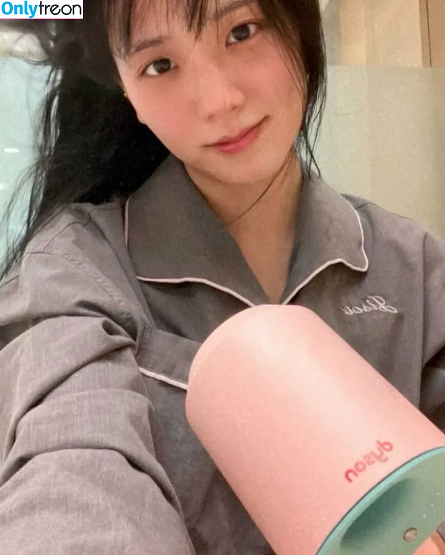 Jisoo nude photo #0432 (BLACKPINK / qenshizu / sooyaaa__)