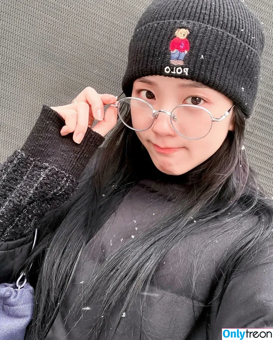Jisoo nude photo #0436 (BLACKPINK / qenshizu / sooyaaa__)