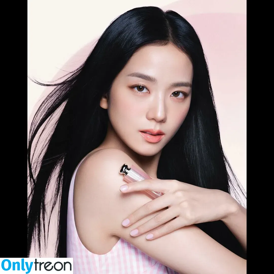 Jisoo nude photo #0441 (BLACKPINK / qenshizu / sooyaaa__)