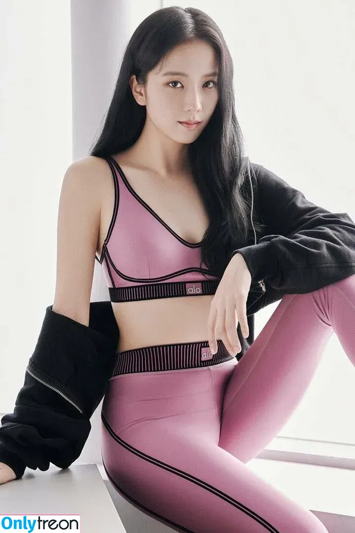 Jisoo nude photo #0457 (BLACKPINK / qenshizu / sooyaaa__)