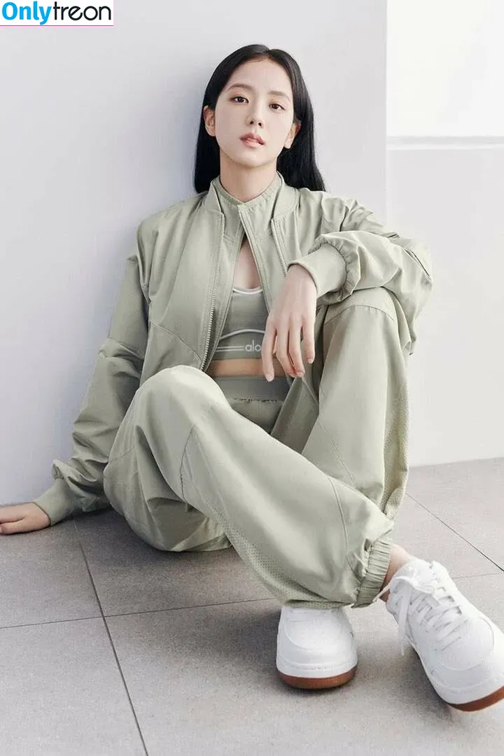 Jisoo nude photo #0459 (BLACKPINK / qenshizu / sooyaaa__)