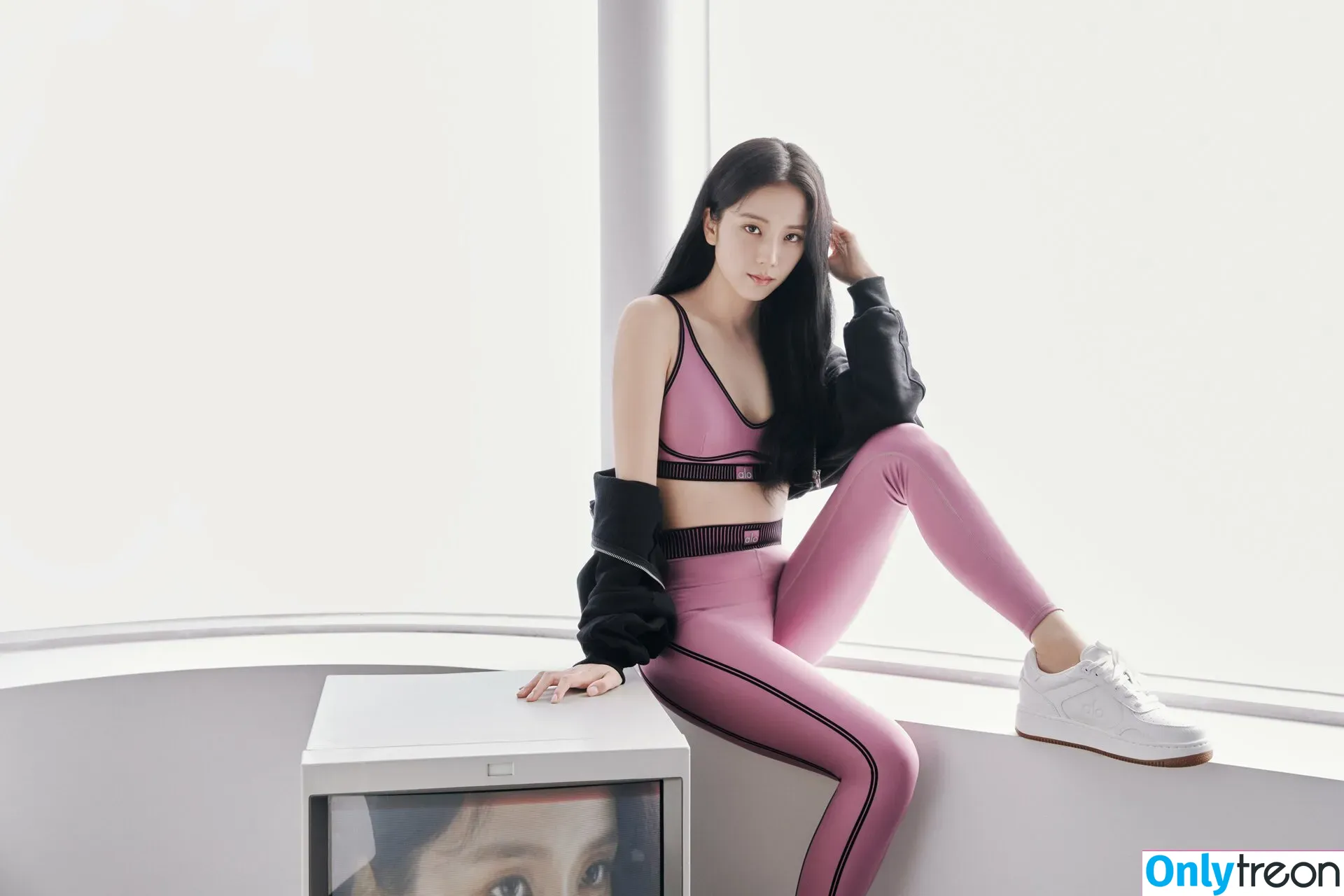 Jisoo nude photo #0461 (BLACKPINK / qenshizu / sooyaaa__)