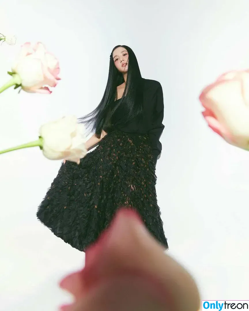 Jisoo nude photo #0470 (BLACKPINK / qenshizu / sooyaaa__)
