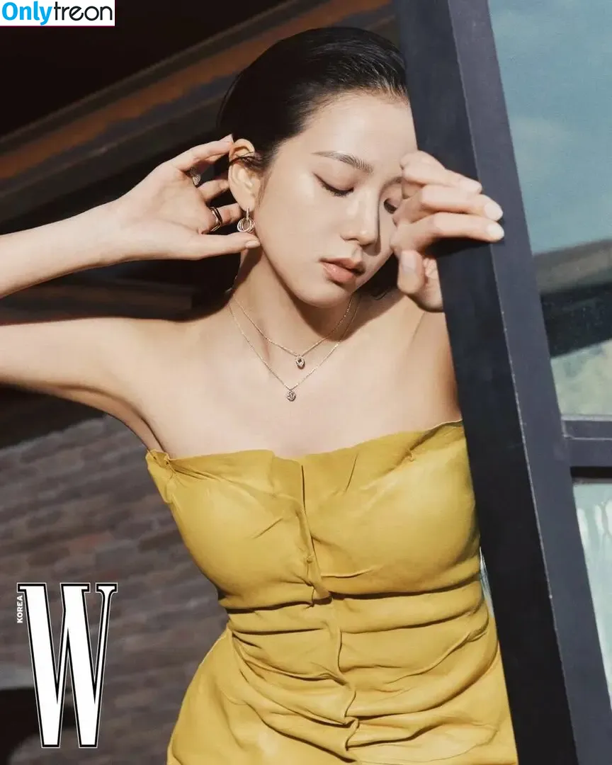Jisoo nude photo #0547 (BLACKPINK / qenshizu / sooyaaa__)