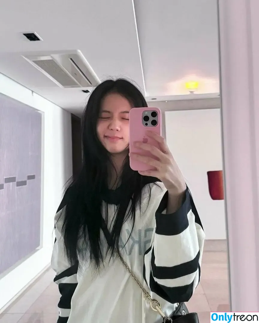 Jisoo nude photo #0552 (BLACKPINK / qenshizu / sooyaaa__)