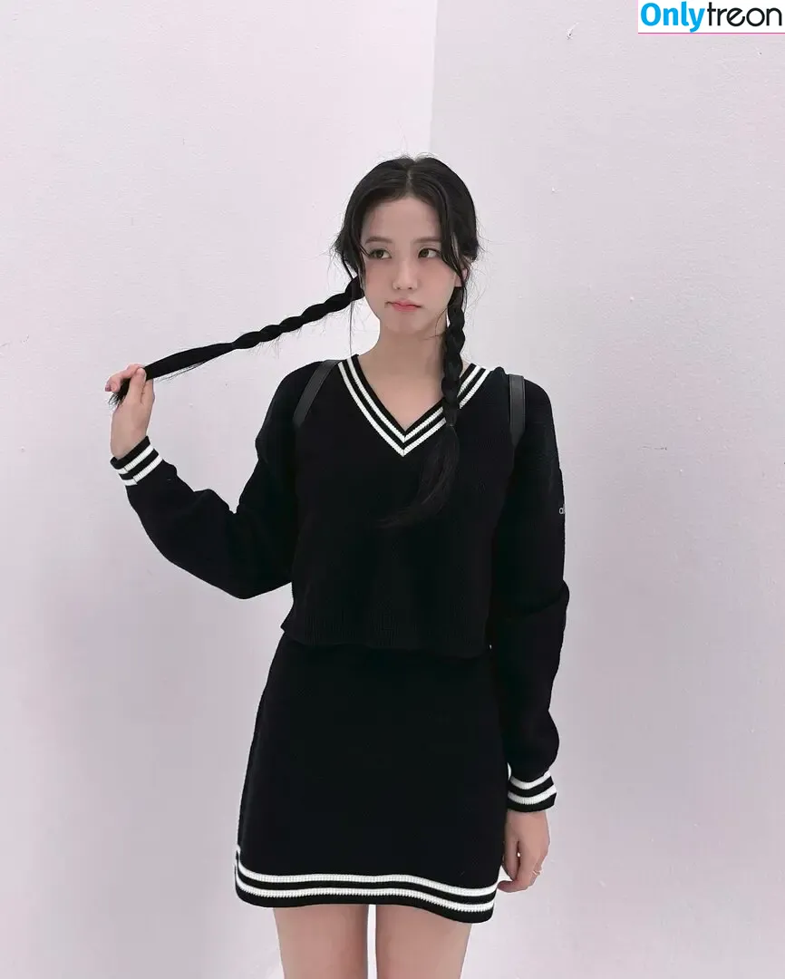 Jisoo nude photo #0576 (BLACKPINK / qenshizu / sooyaaa__)