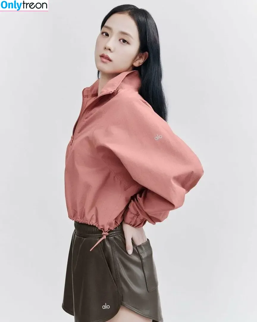 Jisoo nude photo #0579 (BLACKPINK / qenshizu / sooyaaa__)
