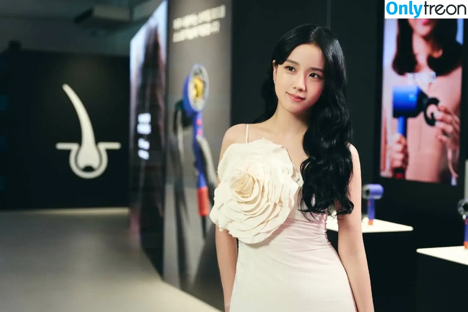 Jisoo nude photo #0586 (BLACKPINK / qenshizu / sooyaaa__)