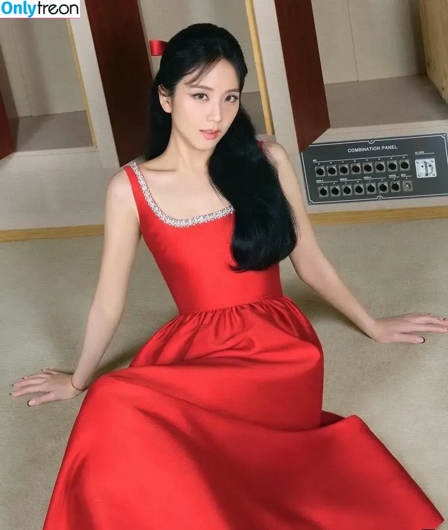 Jisoo nude photo #0594 (BLACKPINK / qenshizu / sooyaaa__)