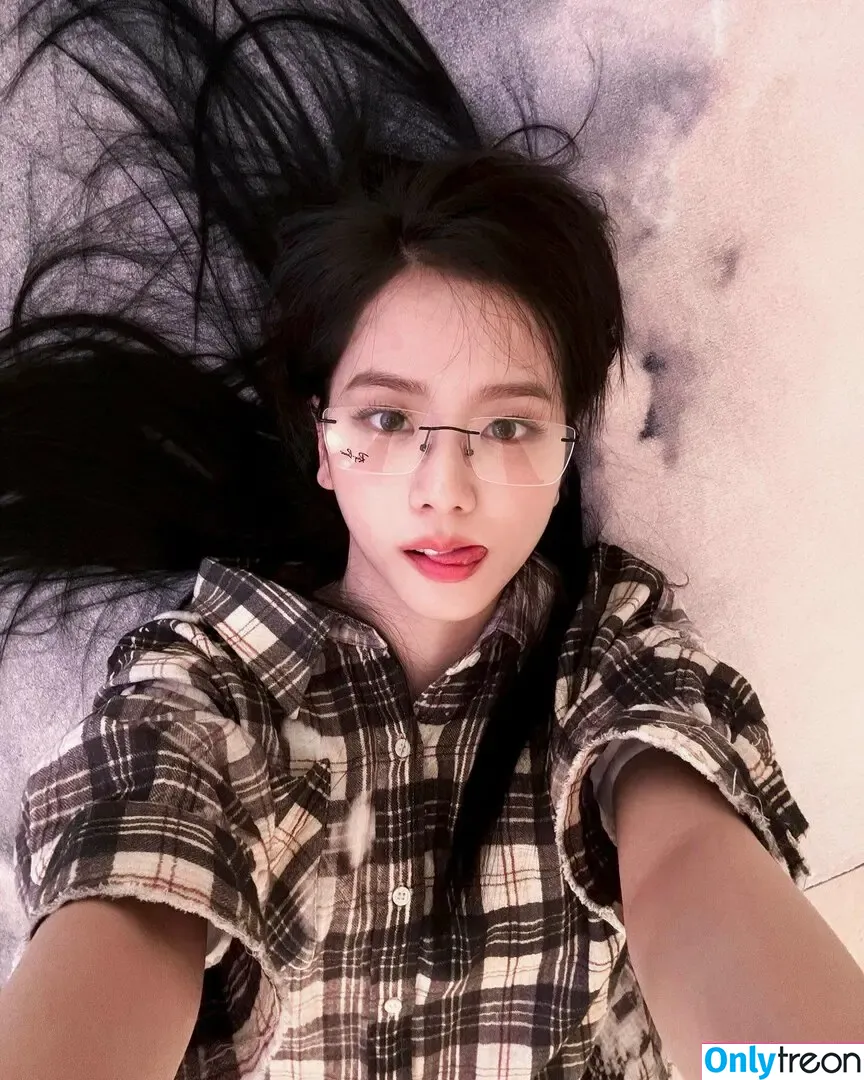 Jisoo nude photo #0599 (BLACKPINK / qenshizu / sooyaaa__)