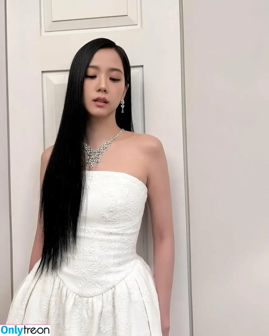 Jisoo nude photo #0611 (BLACKPINK / qenshizu / sooyaaa__)