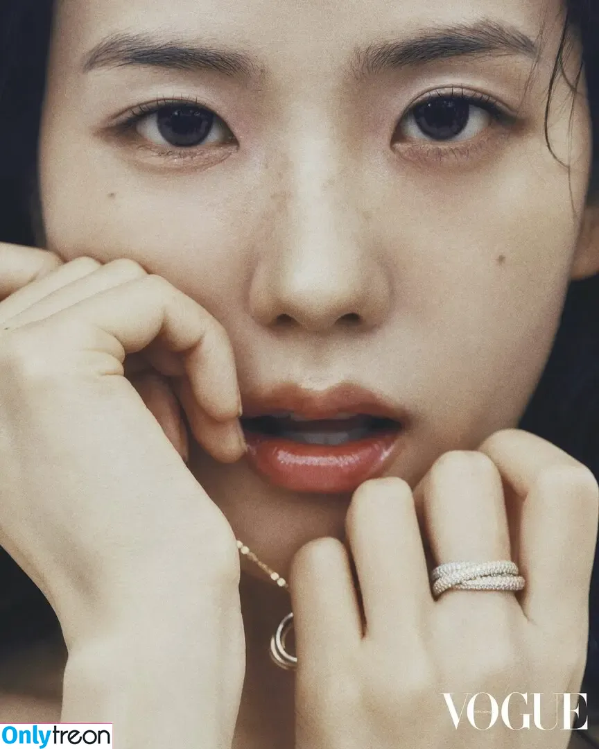 Jisoo nude photo #0617 (BLACKPINK / qenshizu / sooyaaa__)