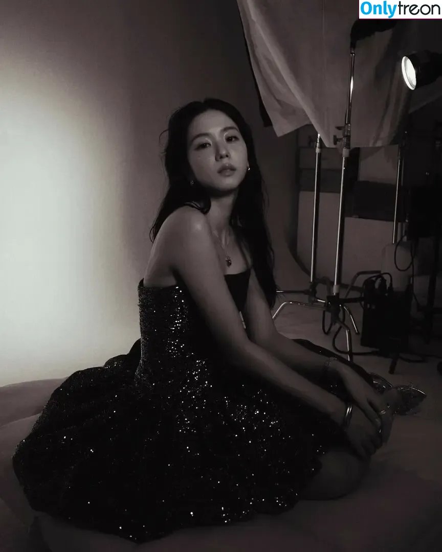 Jisoo nude photo #0627 (BLACKPINK / qenshizu / sooyaaa__)