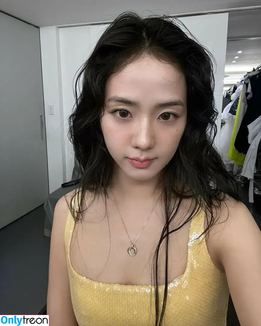 Jisoo nude photo #0628 (BLACKPINK / qenshizu / sooyaaa__)