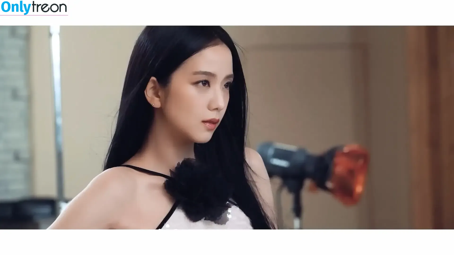 Jisoo nude photo #0643 (BLACKPINK / qenshizu / sooyaaa__)