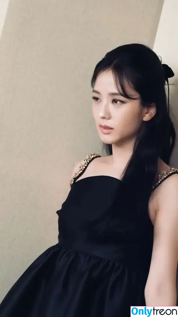 Jisoo nude photo #0669 (BLACKPINK / qenshizu / sooyaaa__)