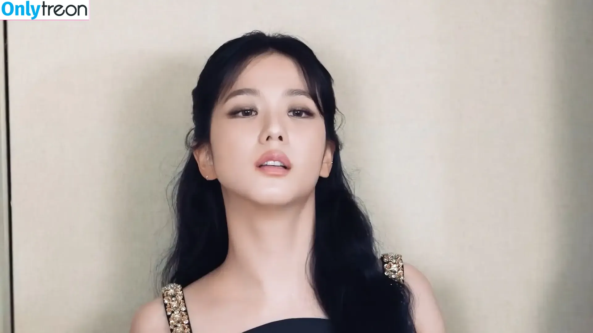 Jisoo nude photo #0670 (BLACKPINK / qenshizu / sooyaaa__)