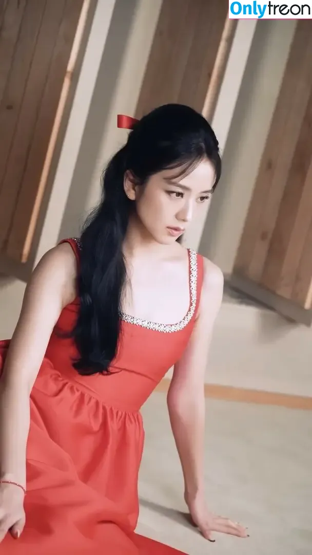 Jisoo nude photo #0674 (BLACKPINK / qenshizu / sooyaaa__)