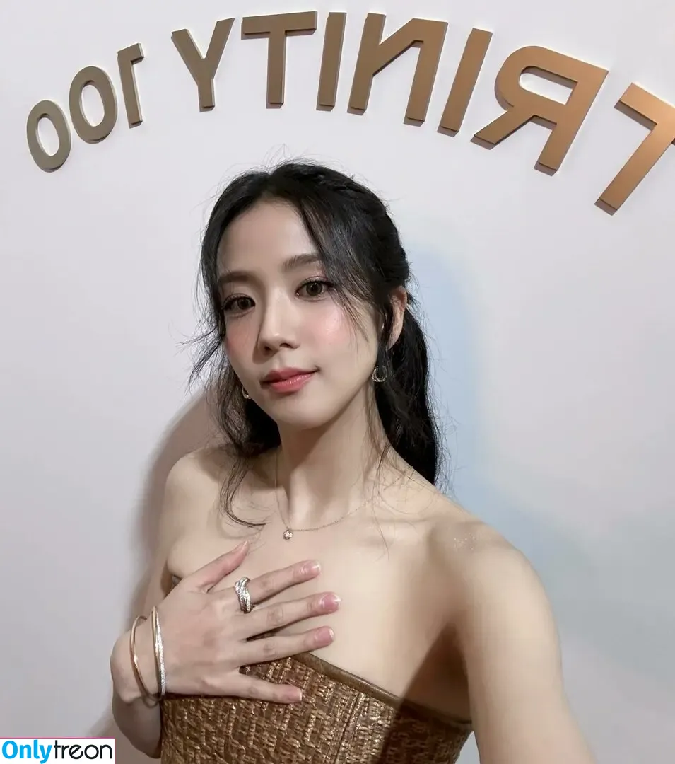 Jisoo nude photo #0702 (BLACKPINK / qenshizu / sooyaaa__)